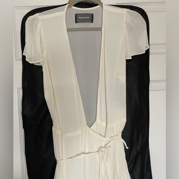 NWT- Reformation Rosey Wedding Dress Size M (STYLE NO LONGER SOLD ONLINE) - Picture 3 of 6
